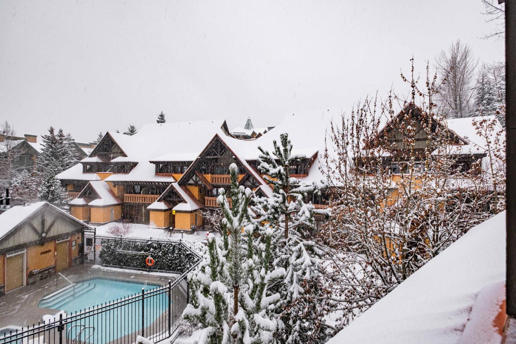 Sunpath By Outpost Whistler Villa Exterior photo